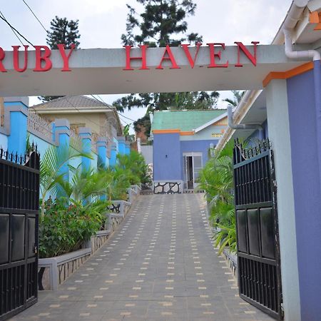 ホテル Ruby Haven カンパラ エクステリア 写真